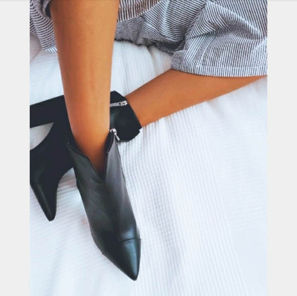 🆕️The Toronto// black boot - Picture 5 of 6